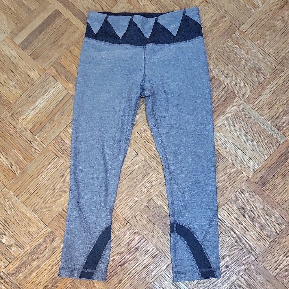 Lululemon Athletica Gray Geometric Waistband Patterned Capri Leggings Size 4